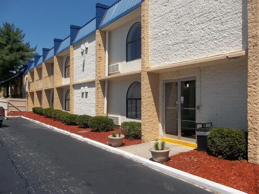 Baymont By Wyndham Northwood Motel Bagian luar foto