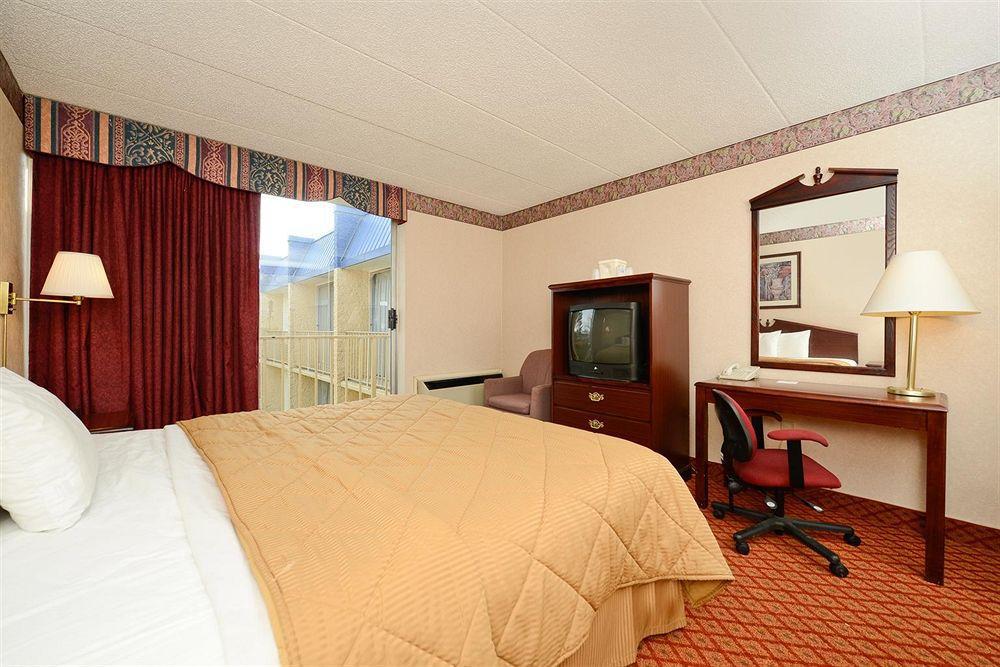 Baymont By Wyndham Northwood Motel Bagian luar foto
