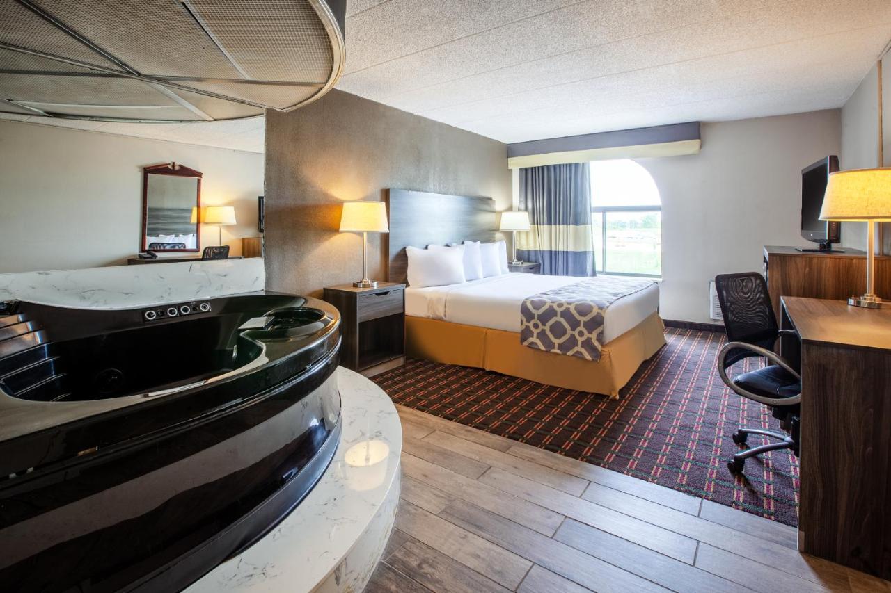 Baymont By Wyndham Northwood Motel Bagian luar foto
