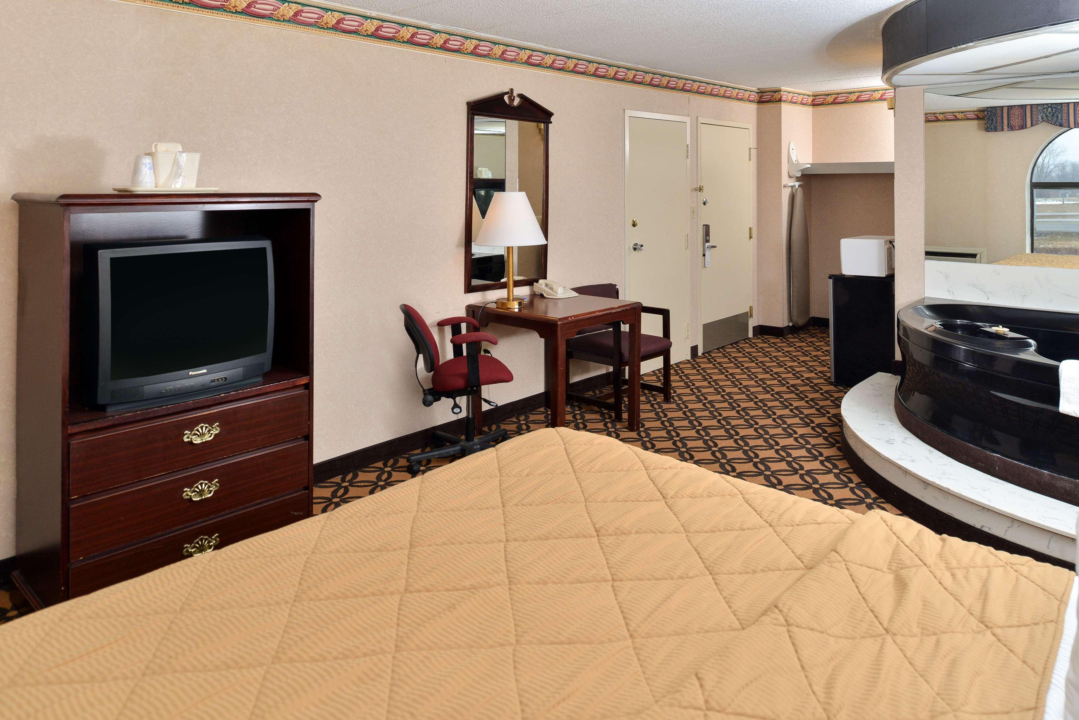 Baymont By Wyndham Northwood Motel Bagian luar foto