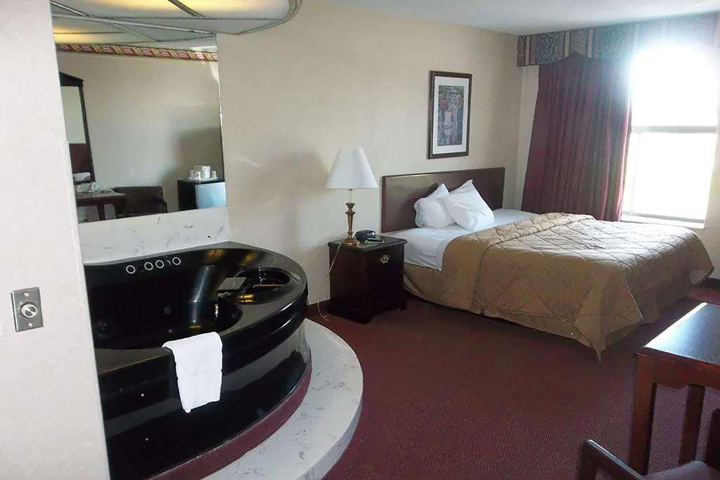 Baymont By Wyndham Northwood Motel Ruang foto