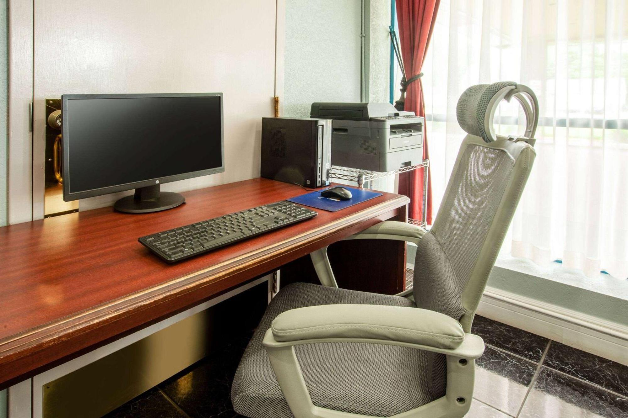 Baymont By Wyndham Northwood Motel Bagian luar foto