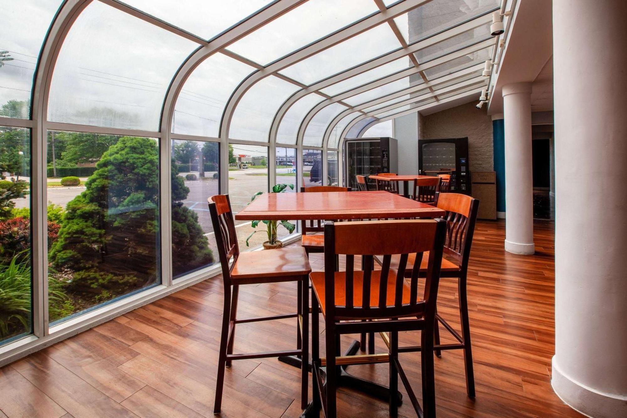Baymont By Wyndham Northwood Motel Bagian luar foto