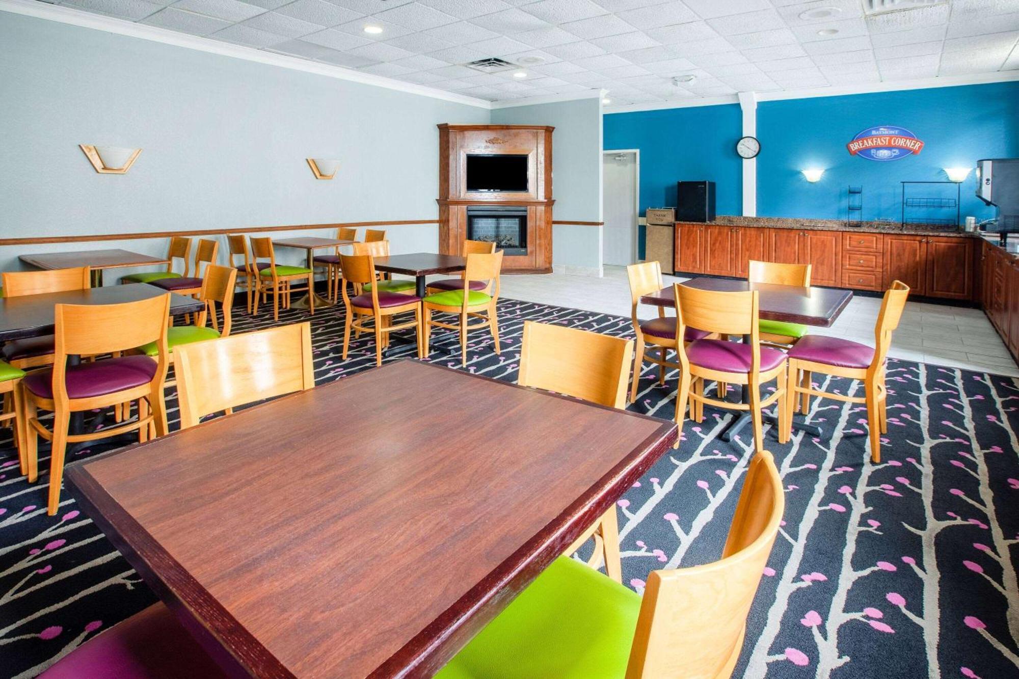 Baymont By Wyndham Northwood Motel Bagian luar foto