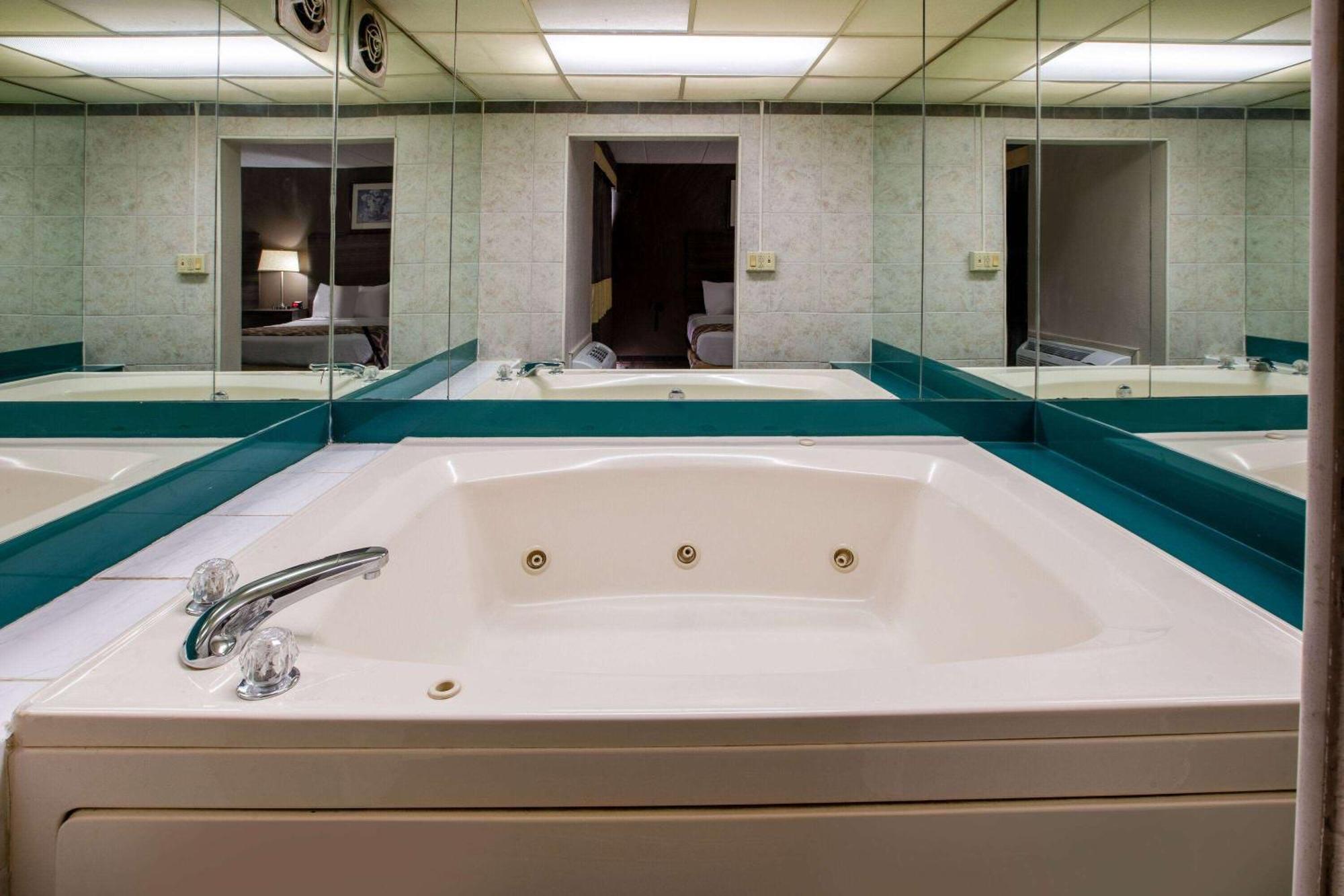 Baymont By Wyndham Northwood Motel Bagian luar foto
