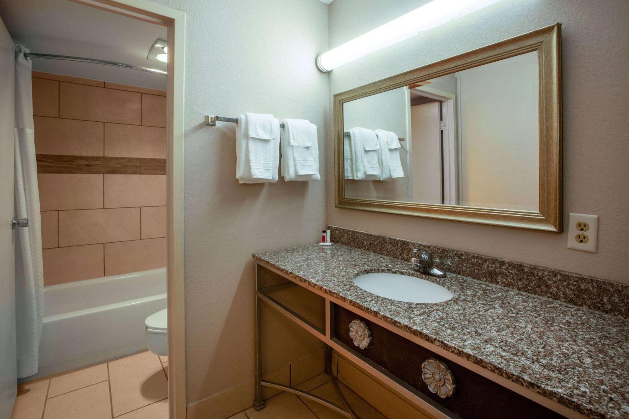 Baymont By Wyndham Northwood Motel Bagian luar foto