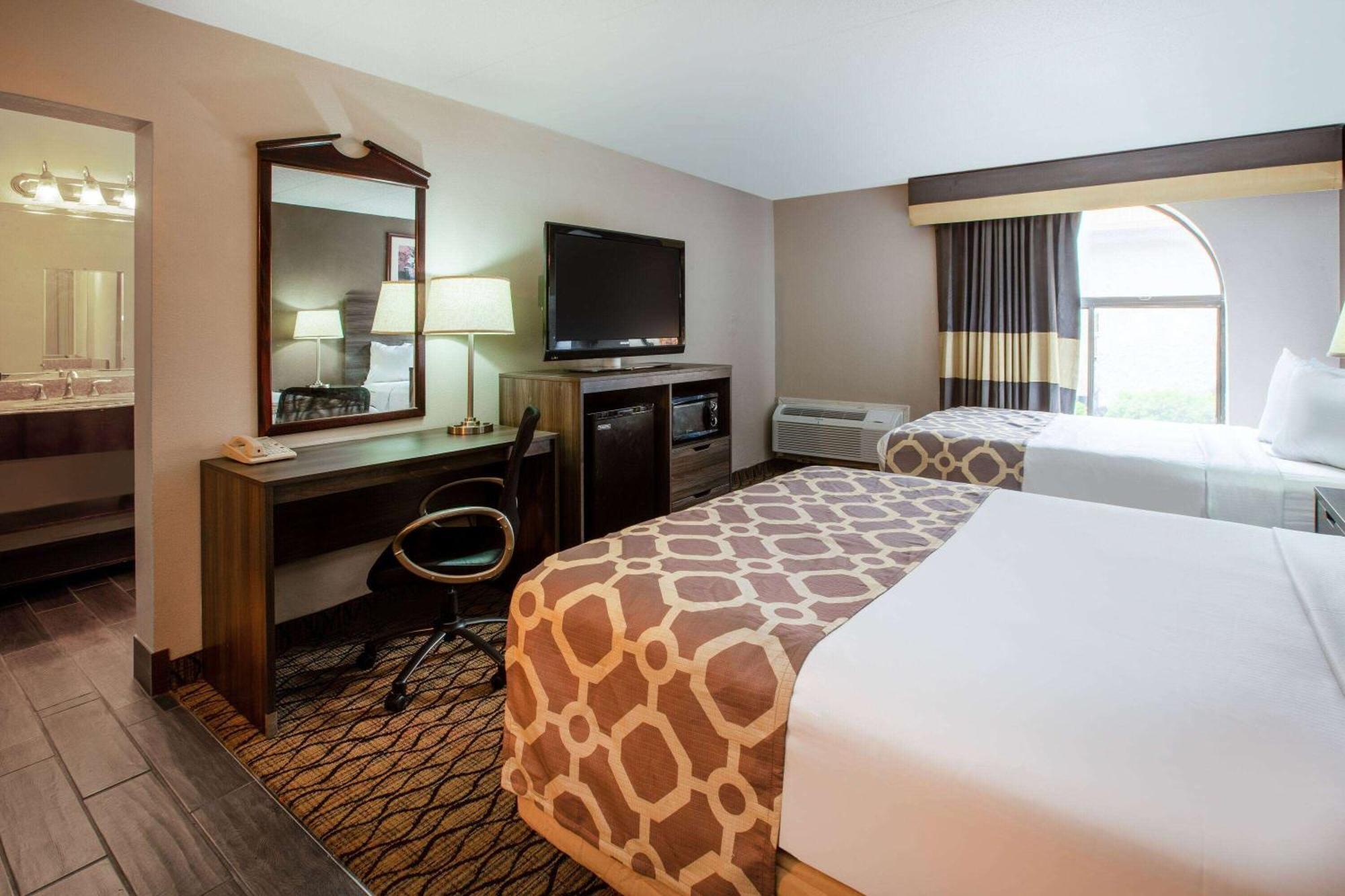 Baymont By Wyndham Northwood Motel Bagian luar foto