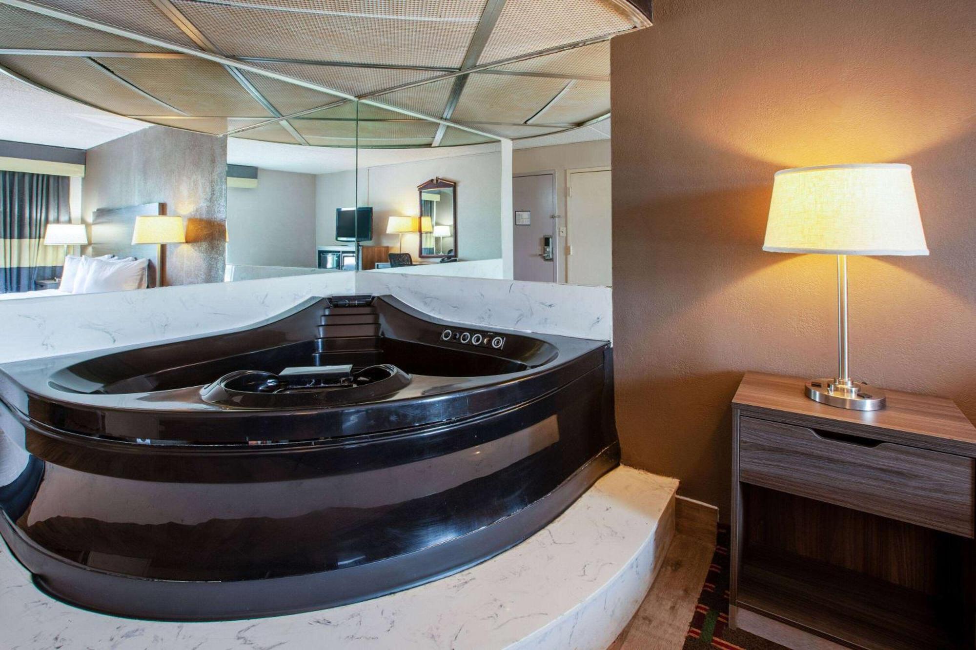 Baymont By Wyndham Northwood Motel Bagian luar foto