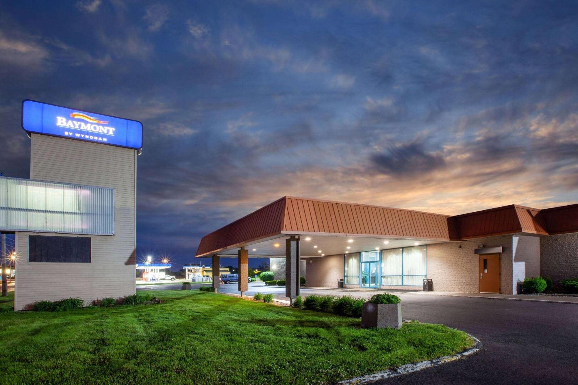 Baymont By Wyndham Northwood Motel Bagian luar foto