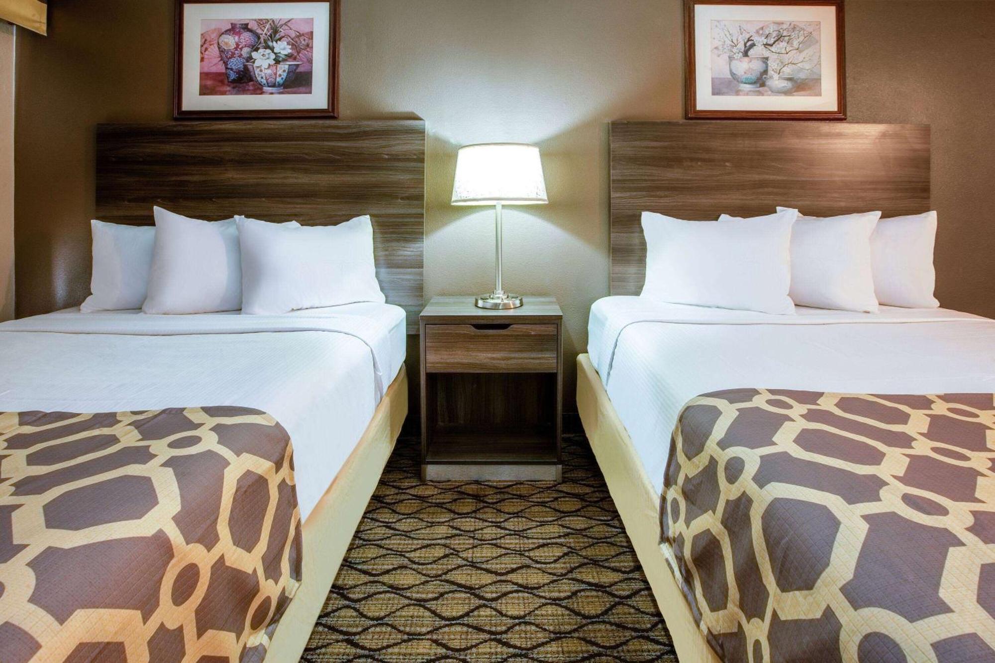 Baymont By Wyndham Northwood Motel Bagian luar foto