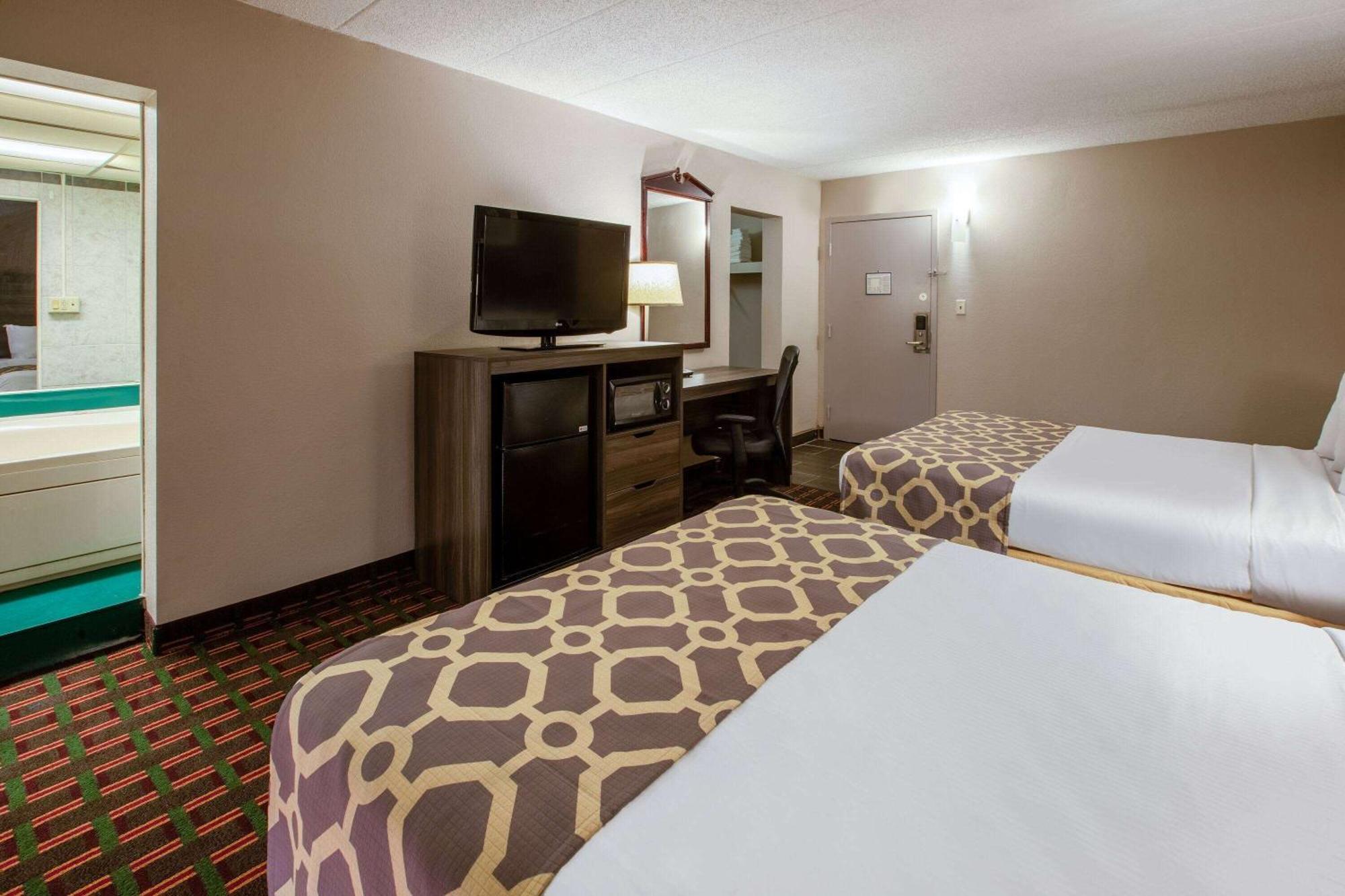Baymont By Wyndham Northwood Motel Bagian luar foto