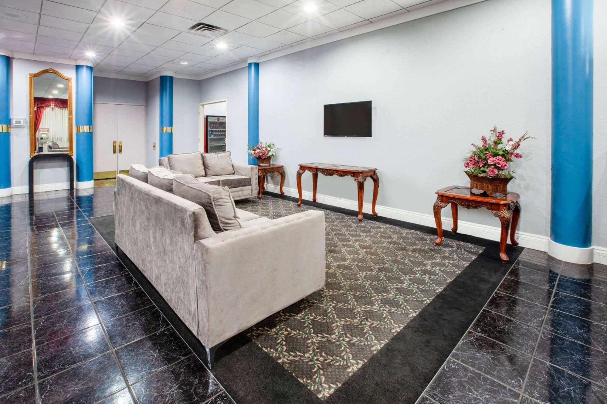 Baymont By Wyndham Northwood Motel Bagian luar foto